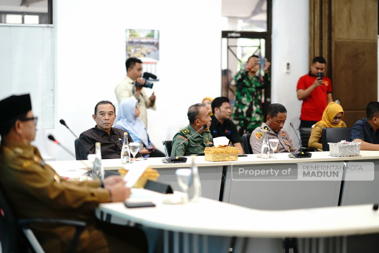 Pastikan Stabilitas Harga Jelang Nataru 2026, Wali Kota Pimpin HLM TPID Kota Madiun