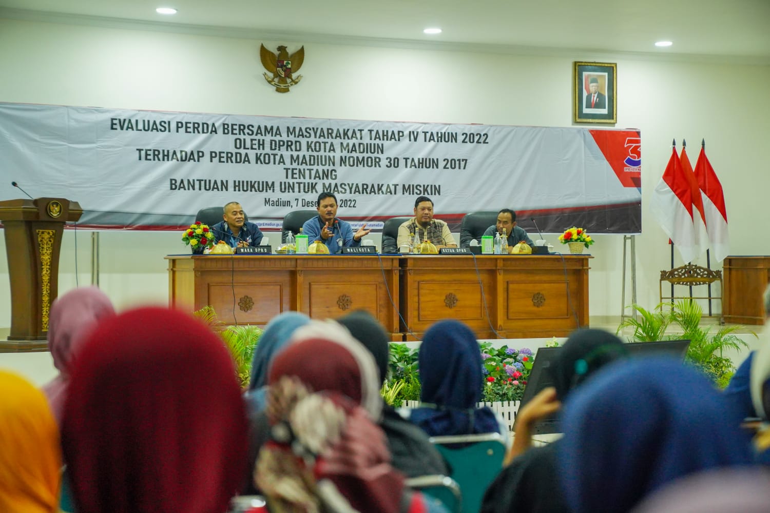 Evaluasi Perda Bersama Masyarakat, Wali Kota Sampaikan Bantuan Hukum Bagi Warga Miskin