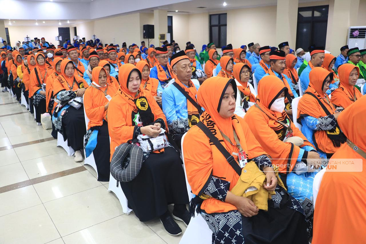 227 Jamaah Haji Kota Madiun Resmi Diberangkatkan, Plt Wali Kota Titip Doa dan Harapan