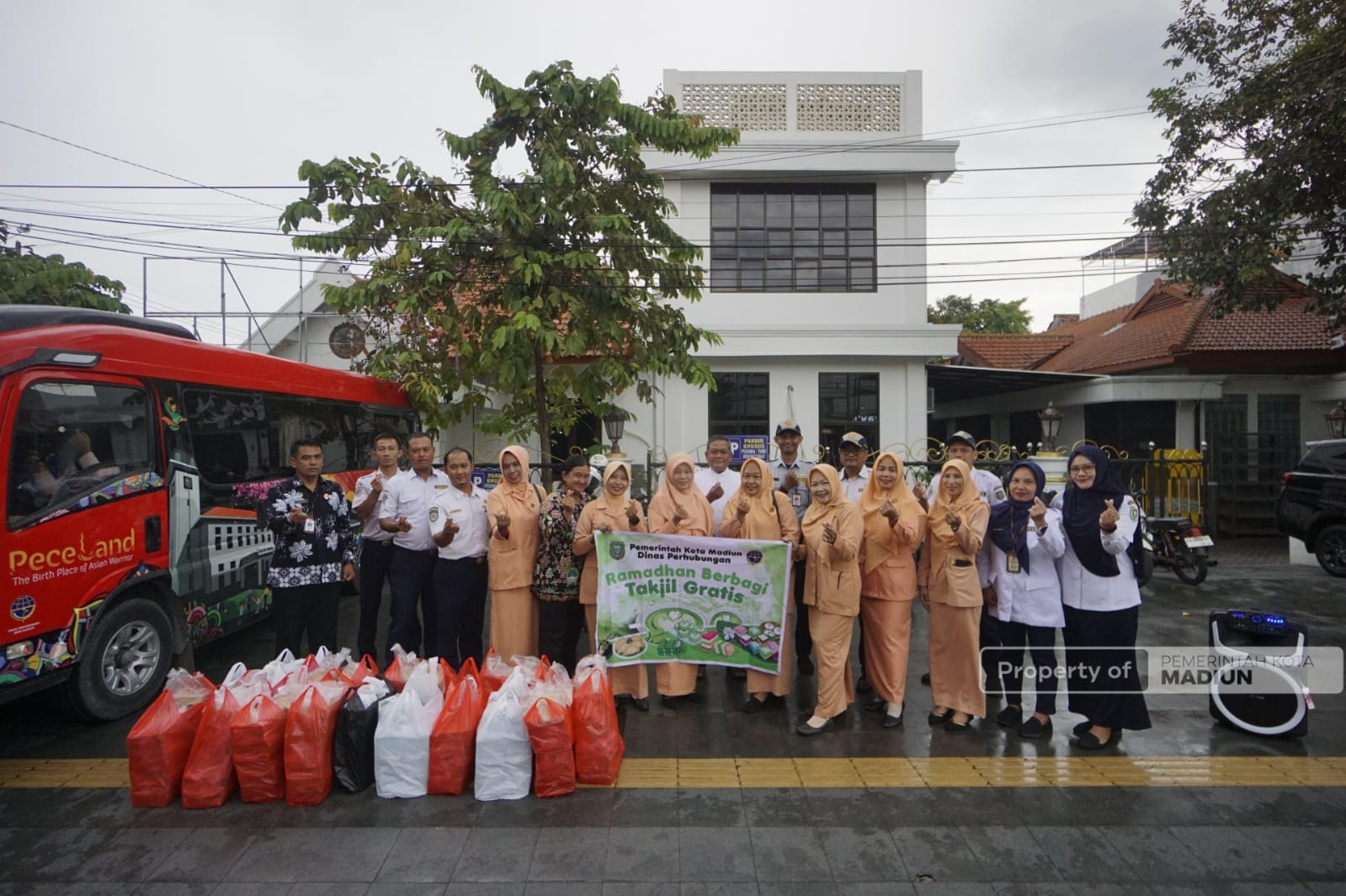 Program Berbagi Takjil Pemkot Madiun, OPD Bagikan Ratusan Paket Selama Ramadan