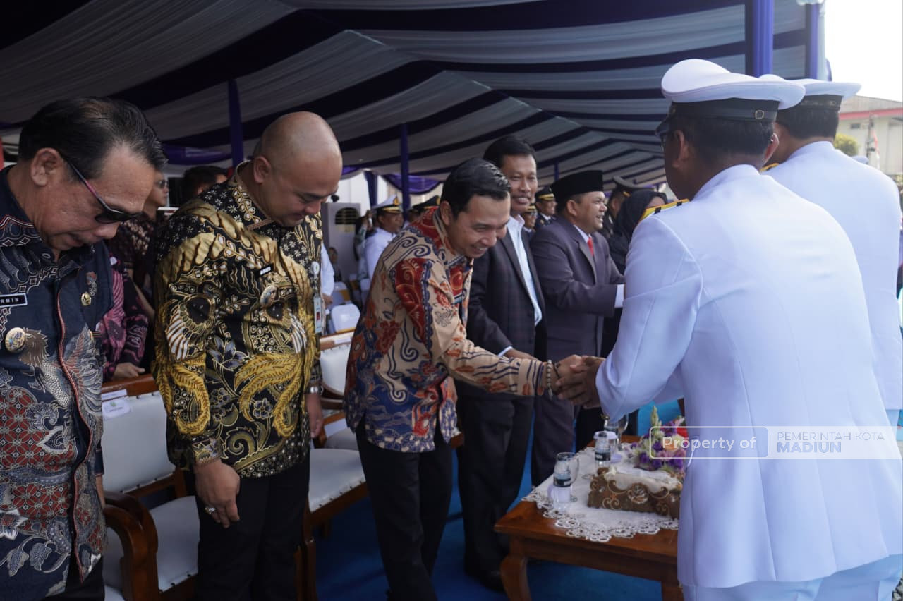 Hadiri Wisuda ke-102 PIP Semarang, Pemkot Madiun Teken MoU Pengembangan SDM Transportasi