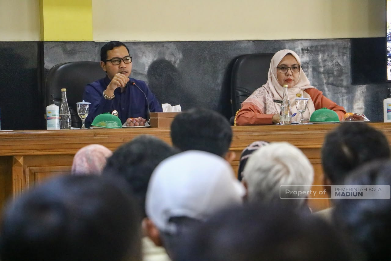 Gelar Pembinaan Pedagang Pasar, Plt Wali Kota Tekankan Pentingnya Pengelolaan Sampah