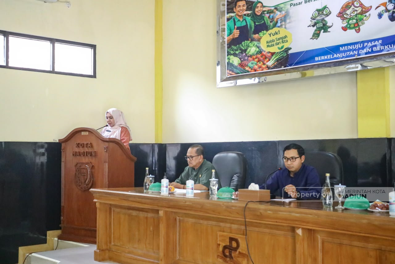 Gelar Pembinaan Pedagang Pasar, Plt Wali Kota Tekankan Pentingnya Pengelolaan Sampah