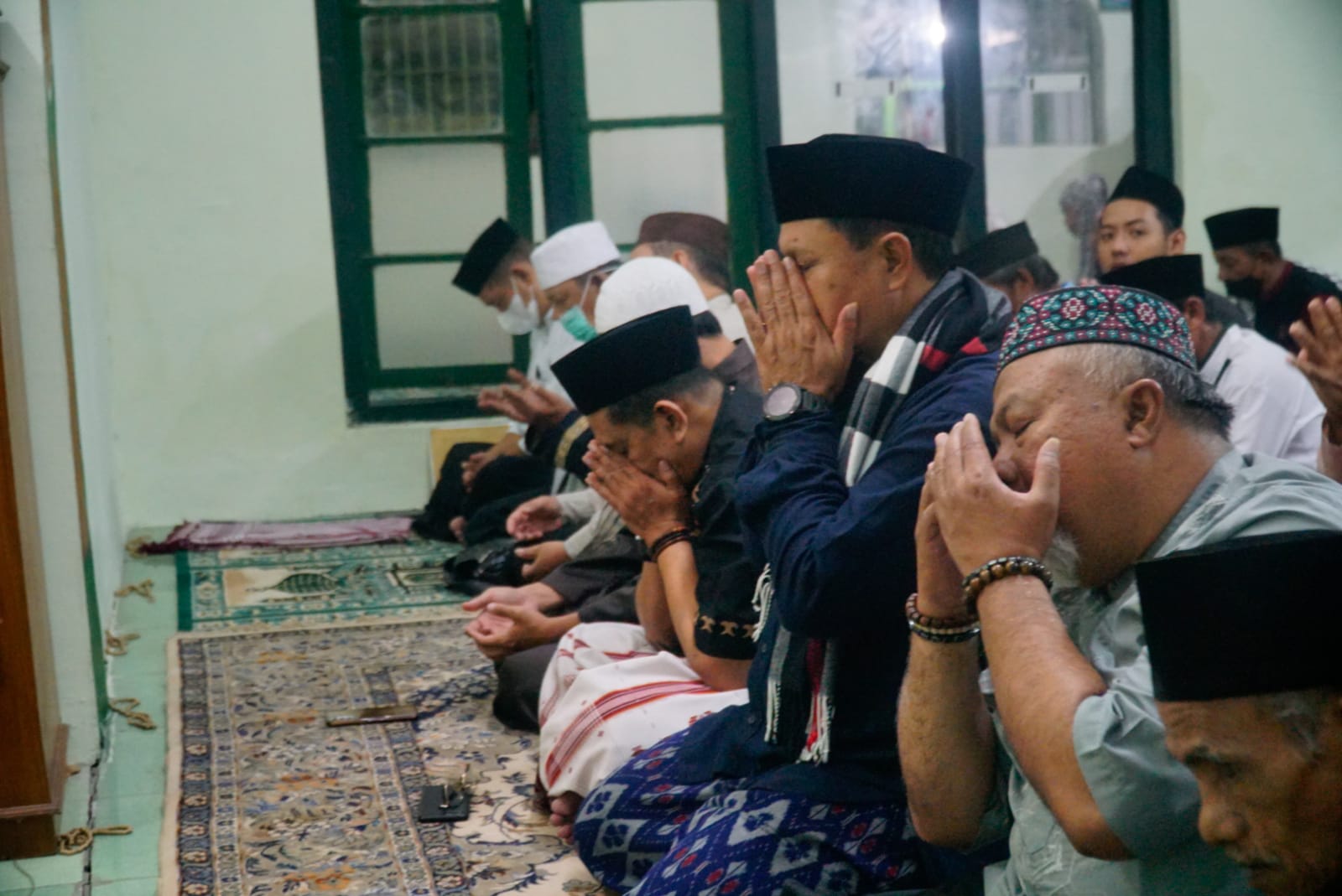 Beribadah di Masjid Al Ichsan, Wali Kota Sampaikan Program Pembangunan