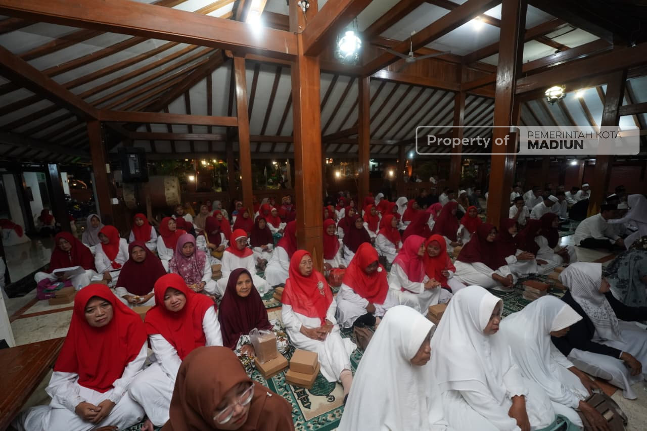 Hadiri Malam Manggulan Grebeg Maulud, Plt Wali Kota: Budaya Kita Harus Terus Dihidupkan