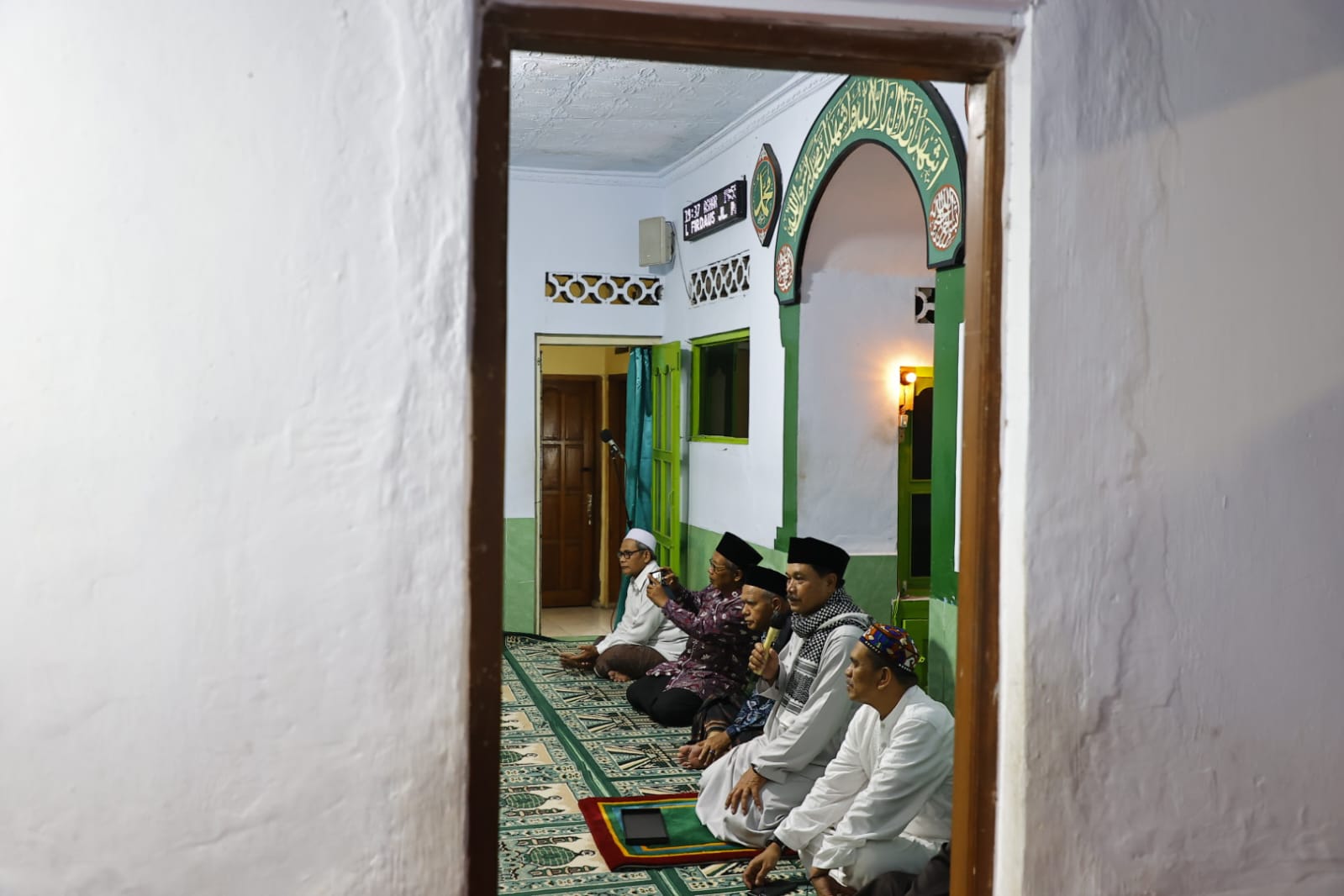 Ibadah Sembari Serap Aspirasi, Wali Kota Ikuti Tarawih Bersama Warga Di Musala Jannatul Firdaus