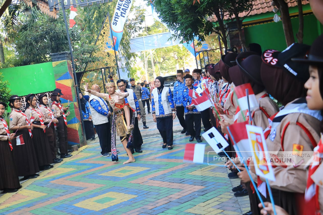 Cetak Generasi Cerdas dan Berkarakter, Plt Wali Kota Madiun Perkuat Pendidikan Karakter Sejak MPLS