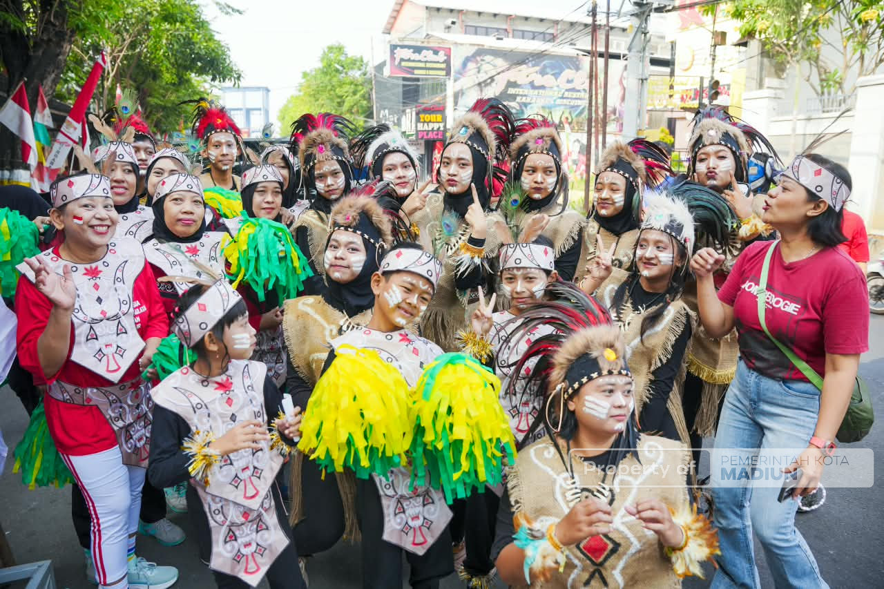 Turut Semarakkan HUT Kemerdekaan, RW 7 Kelurahan Kejuron Gelar Senam Sehat dan Lomba Yel-Yel