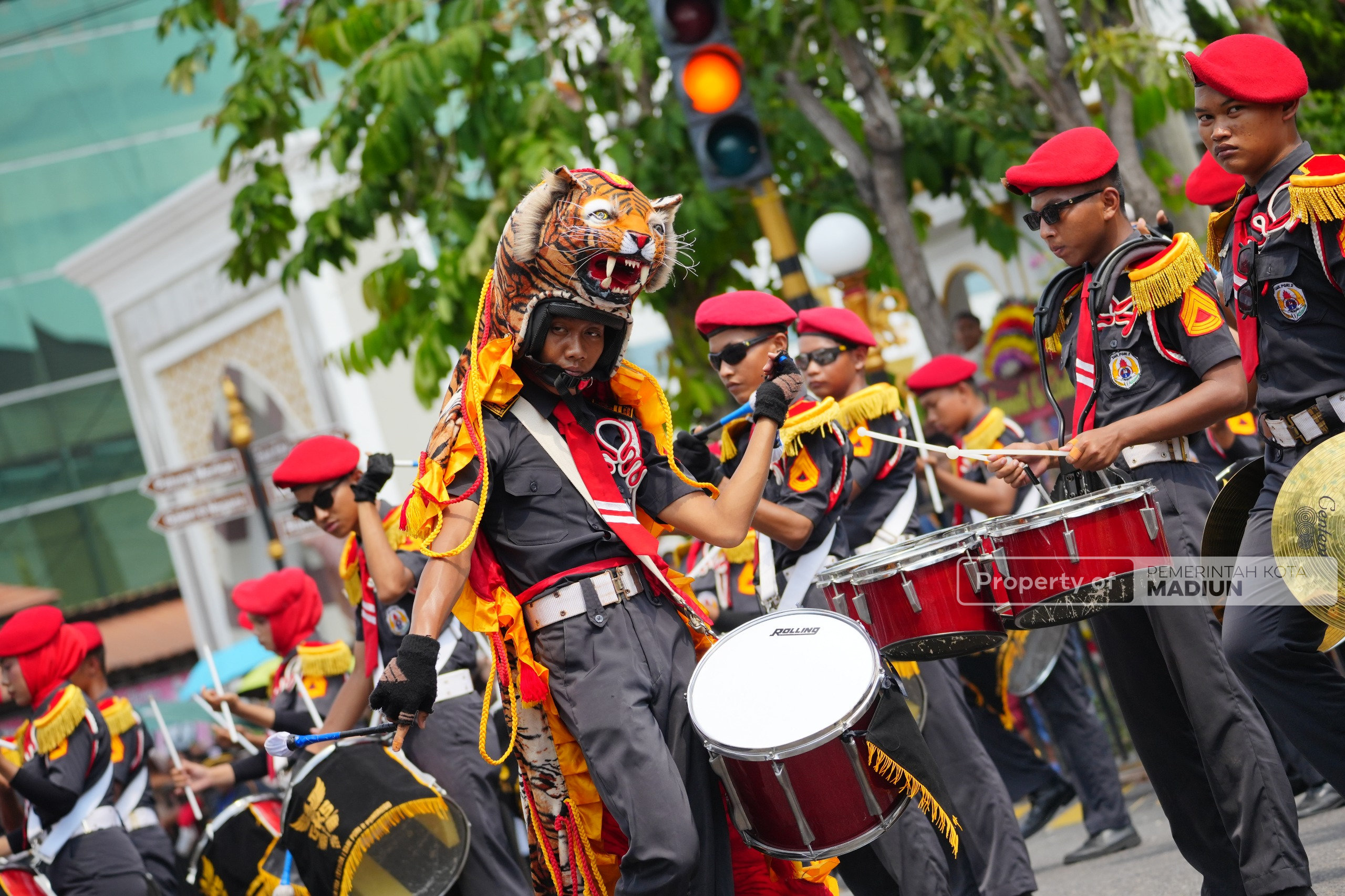 Parade Military Drumband Semarakkan HUT ke-108 Kota Madiun, Plt Wali Kota Harap Ekonomi Lokal Kian Bergeliat