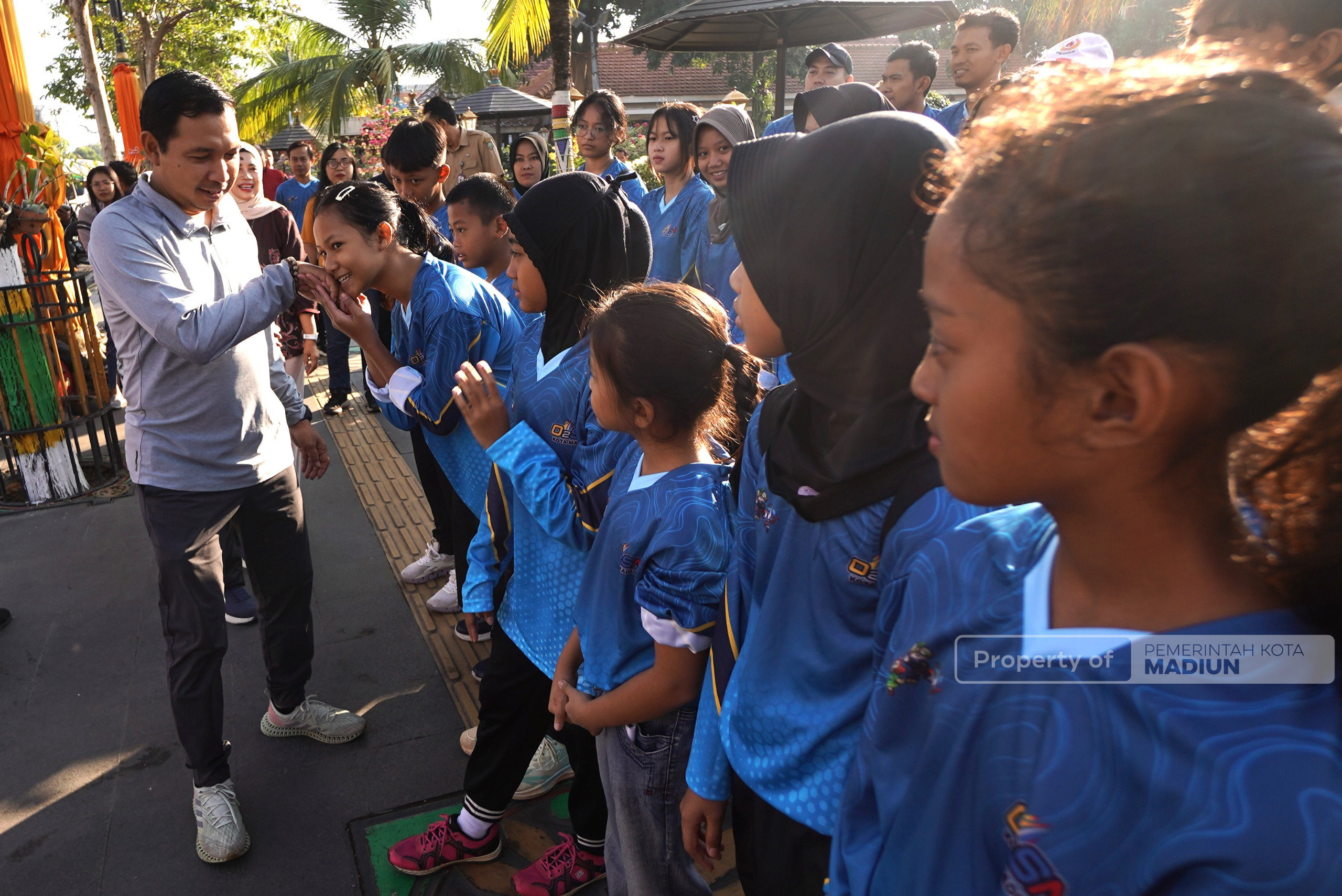Lepas Kontingen O2SN, Plt Wali Kota Harap Atlet Kota Madiun Raih Prestasi Terbaik