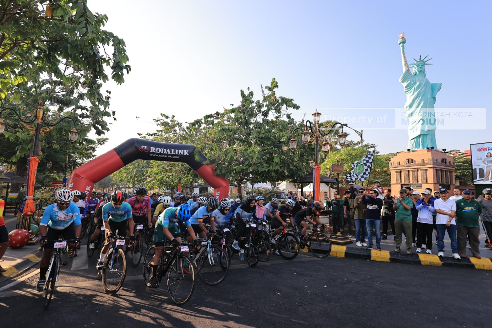 Ratusan Peserta Turut Jelajahi Kota Pendekar Lewat Madiun Discovery Bike 2026