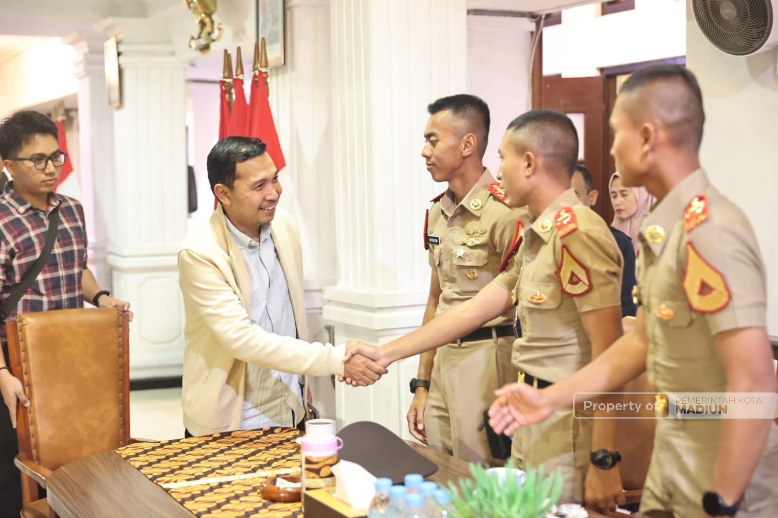 Empat Taruna Akmil dan AAU Bersilaturahmi, Plt Wali Kota Titip Jaga Kota Madiun Dimana Saja