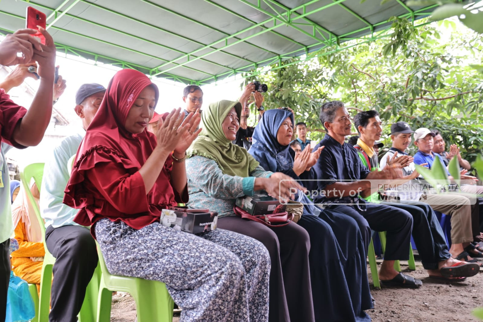 Dongkrak Produktivitas Pertanian, Wali Kota Madiun Serahkan Pupuk Program Bantuan
