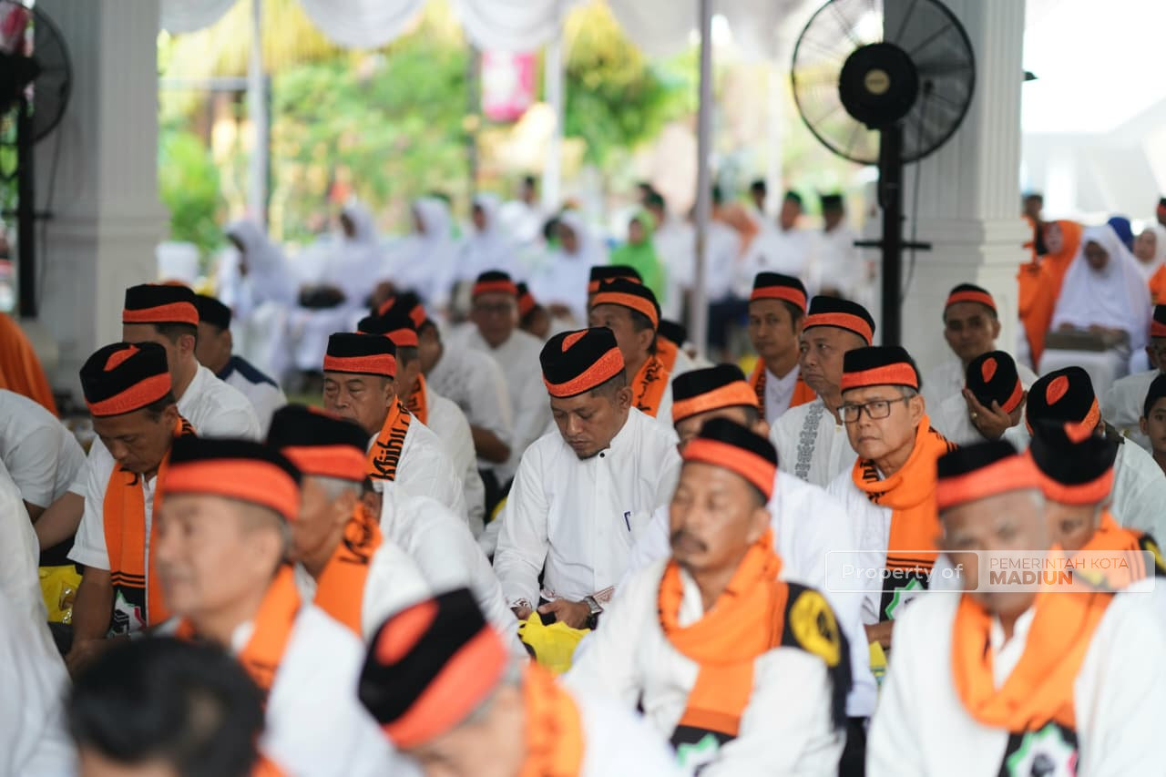 Jelang Keberangkatan Haji, Plt Wali Kota Madiun Ingatkan CJH Jaga Kesehatan dan Ikuti Arahan Pembimbing