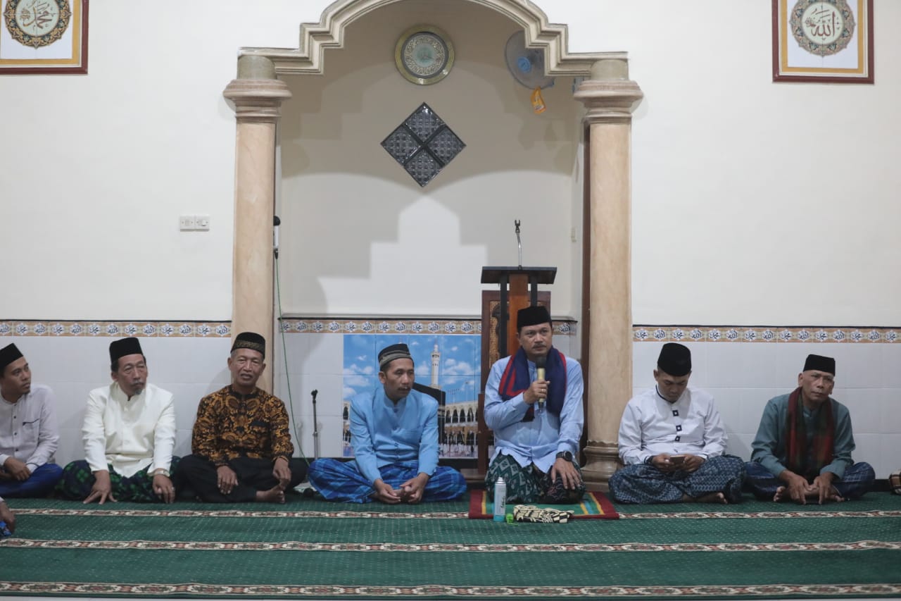 Hadiri Shalat Isya Berjamaah Dengan Warga, Wali Kota Tanamkan Cinta Al Qur’an Pada Anak Sejak Dini