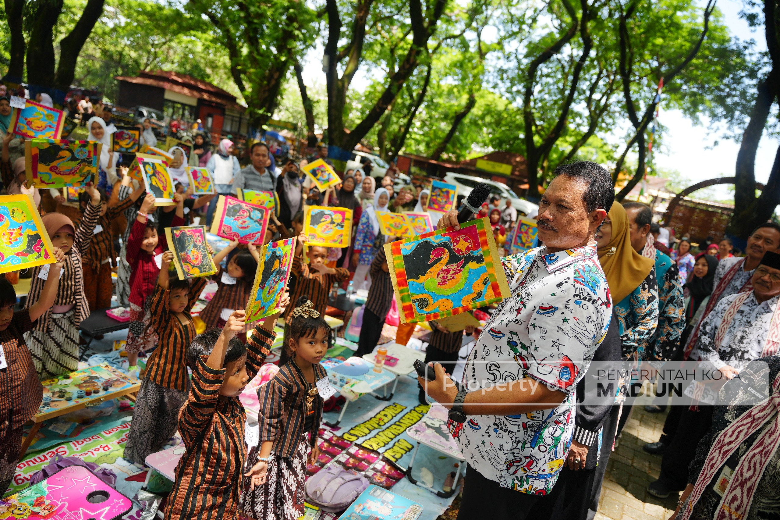 Ratusan Anak TK di Madiun Belajar Membatik, Wali Kota: Potensinya Luar Biasa