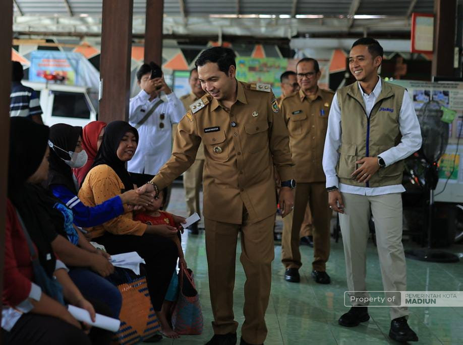 Salurkan Bantuan Pangan dari Bapanas, Pemkot Madiun Harap Kebutuhan Warga Jelang Lebaran Terpenuhi