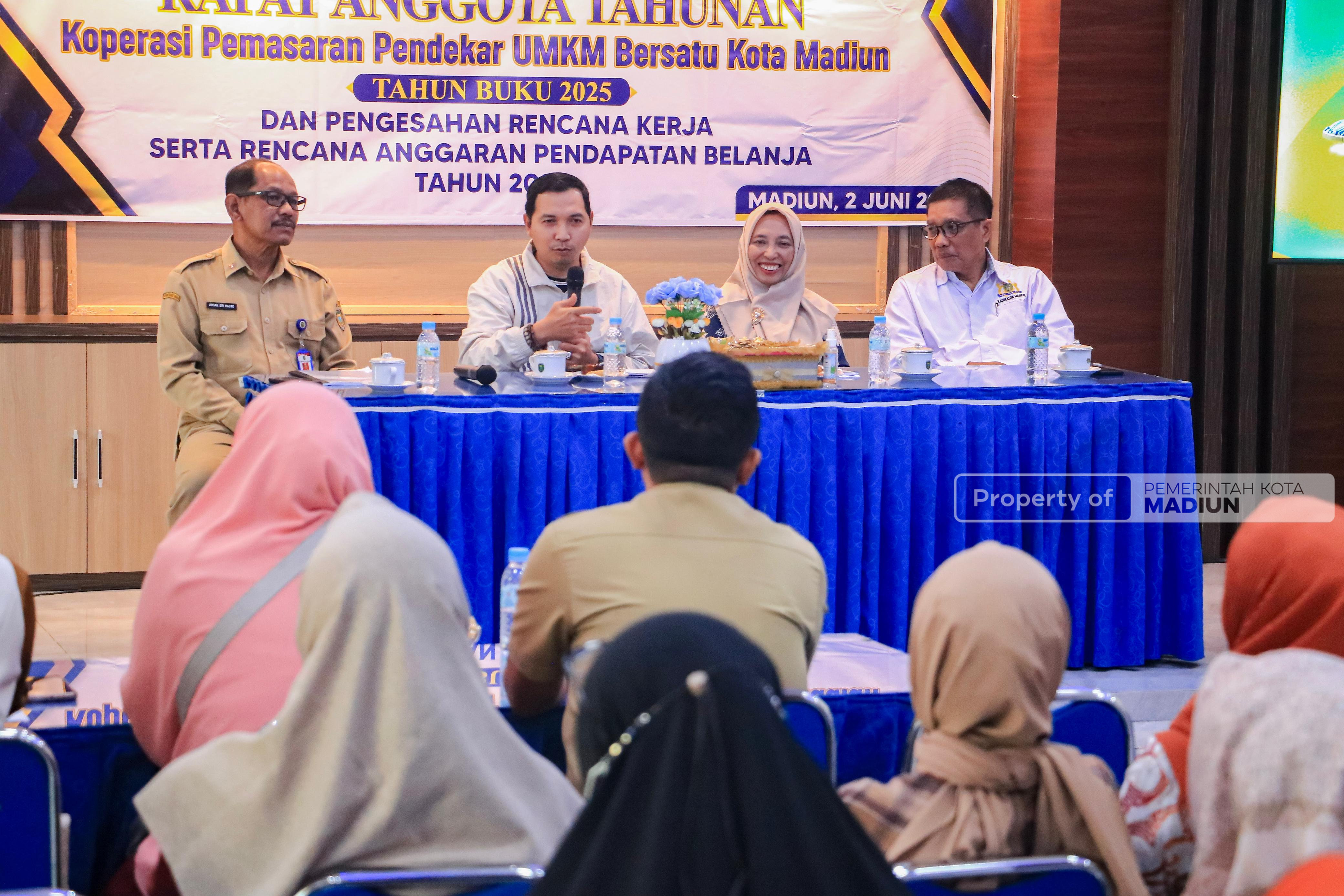 Hadiri RAT Koperasi Pendekar, Plt Wali Kota Dorong Koperasi Jadi Motor Penggerak UMKM Naik Kelas