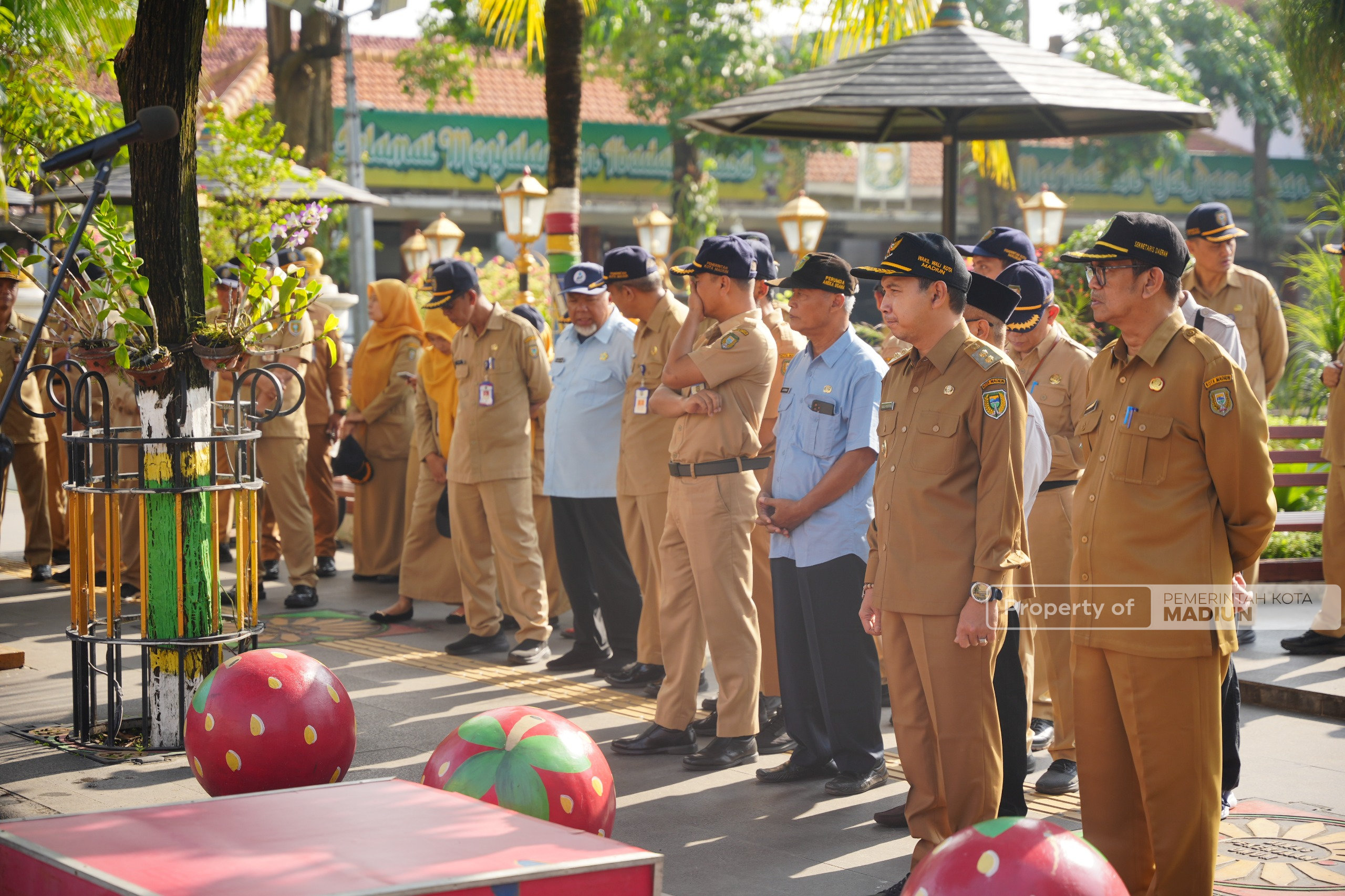 Pimpin Apel Pejabat dan Berangkatkan Penyaluran Beras Zakat Fitrah, Plt Wali Kota Madiun Pesan Pelayanan Tetap Optimal