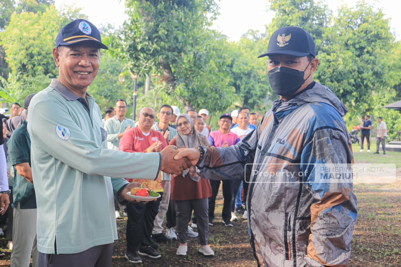 Apel dan Olahraga Bersama Pegawai Perumdam Tirta Taman Sari, Wali Kota Tekankan Efisiensi dan Kemandirian BUMD