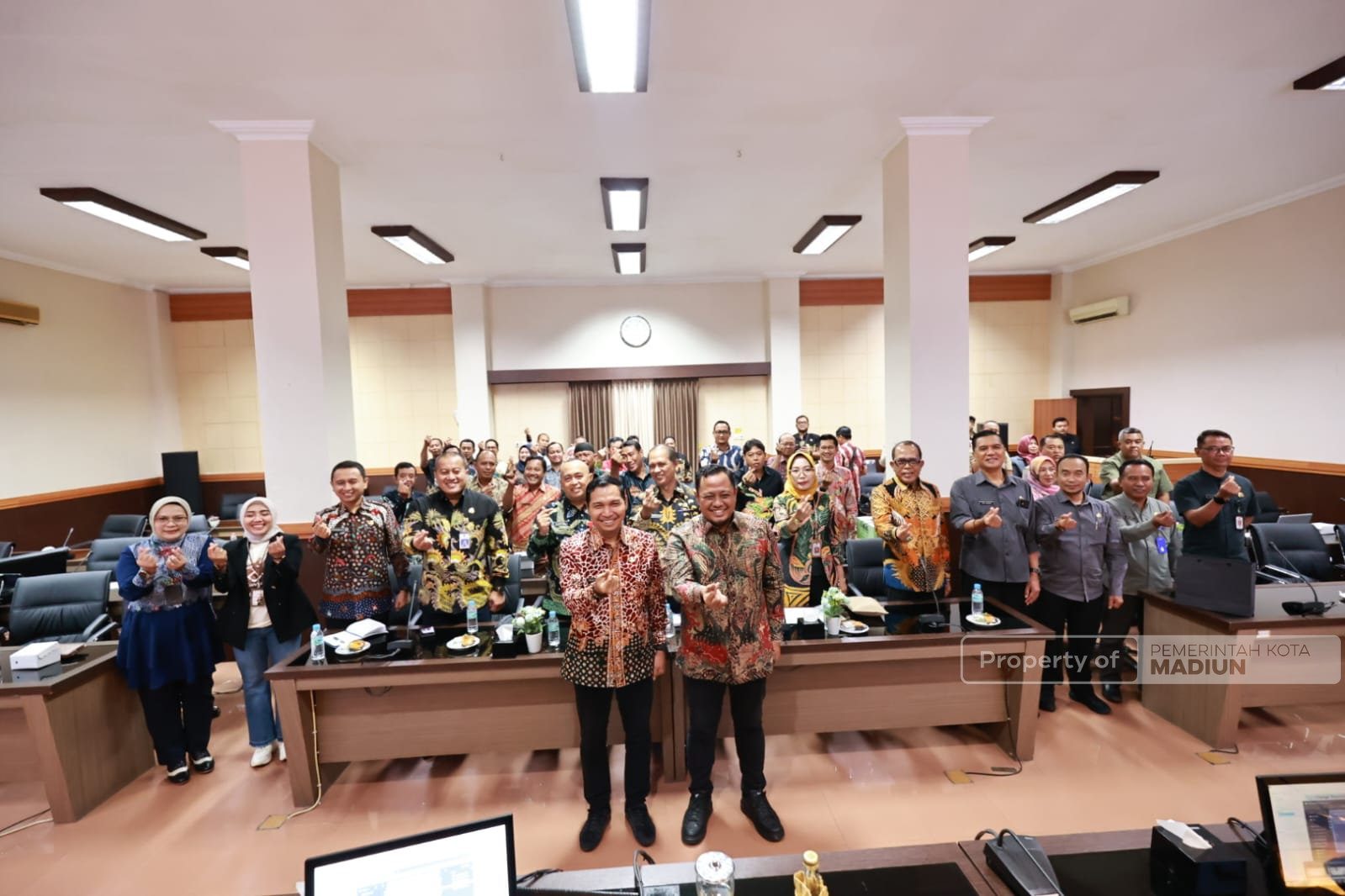 Terima Kunjungan Studi Komparasi Pemkab Probolinggo, Plt Wali Kota Bagikan Strategi Pengelolaan Retribusi untuk Optimalkan PAD