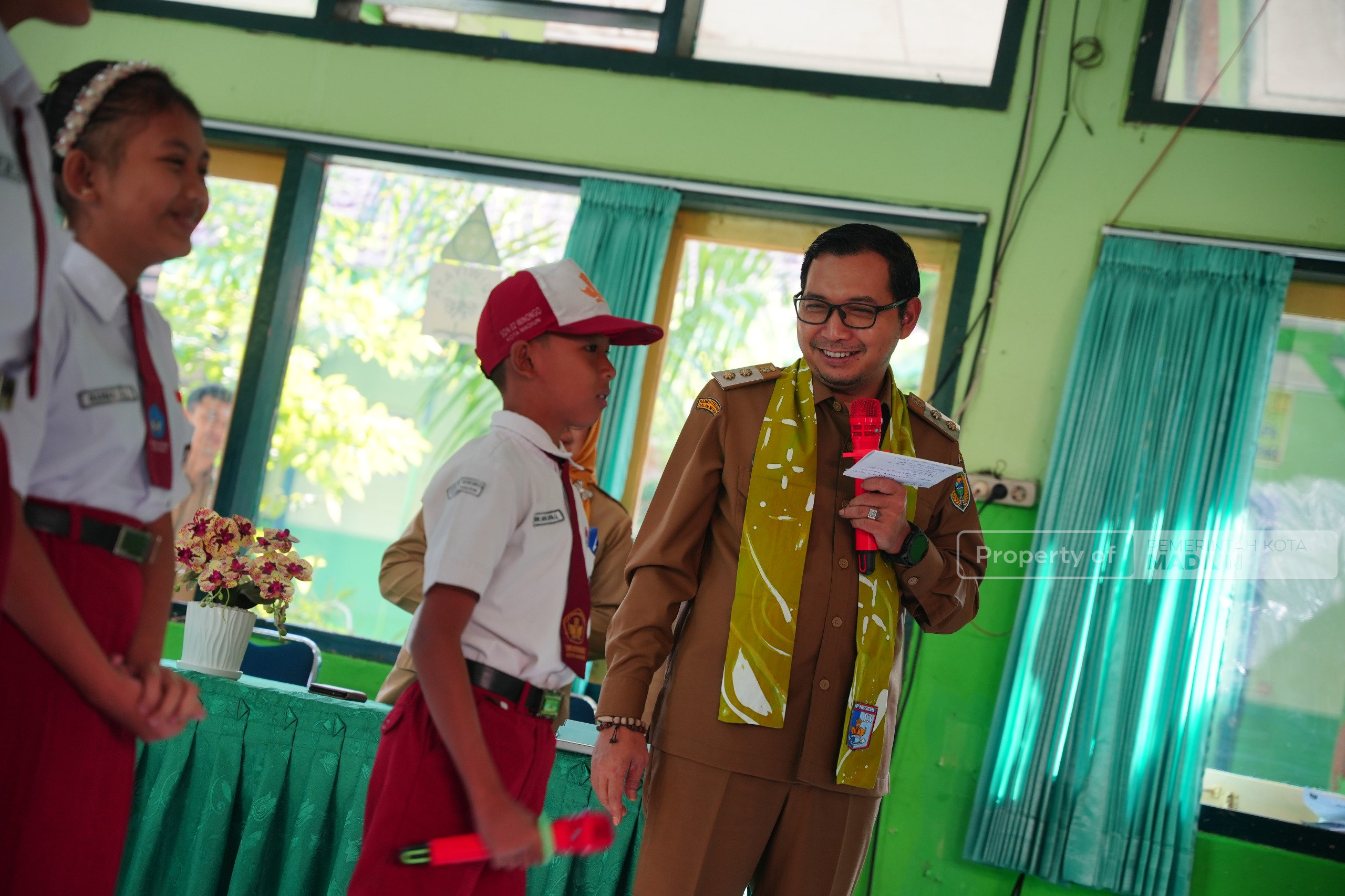 Kawal MPLS Perdana, Plt Wali Kota Dorong Terwujudnya Lingkungan Belajar yang Aman dan Berkarakter