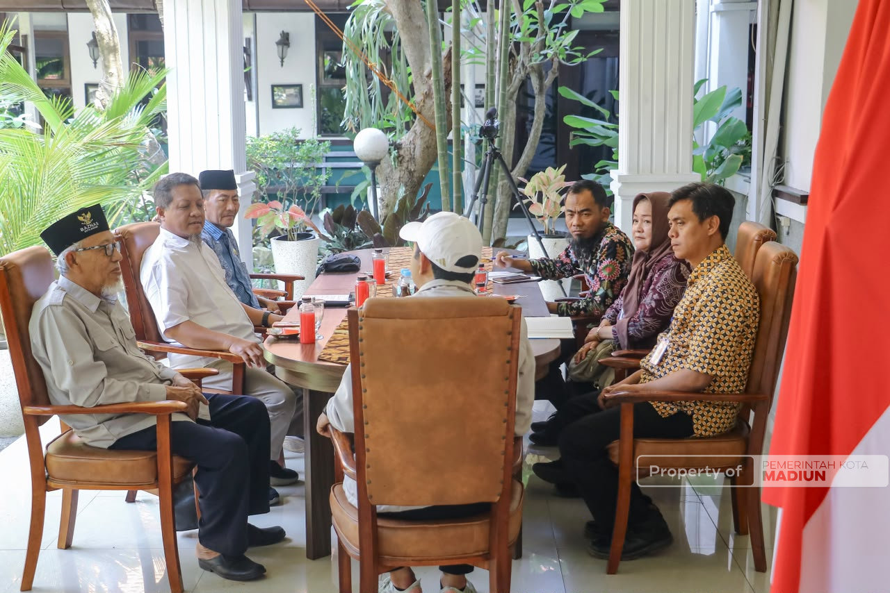 Turut Ramaikan Hari Jadi, Basnaz Kota Madiun Gelar Madiun Berbagi, Voucher Alat Sekolah, hingga Bantuan Dhuafa Berprestasi