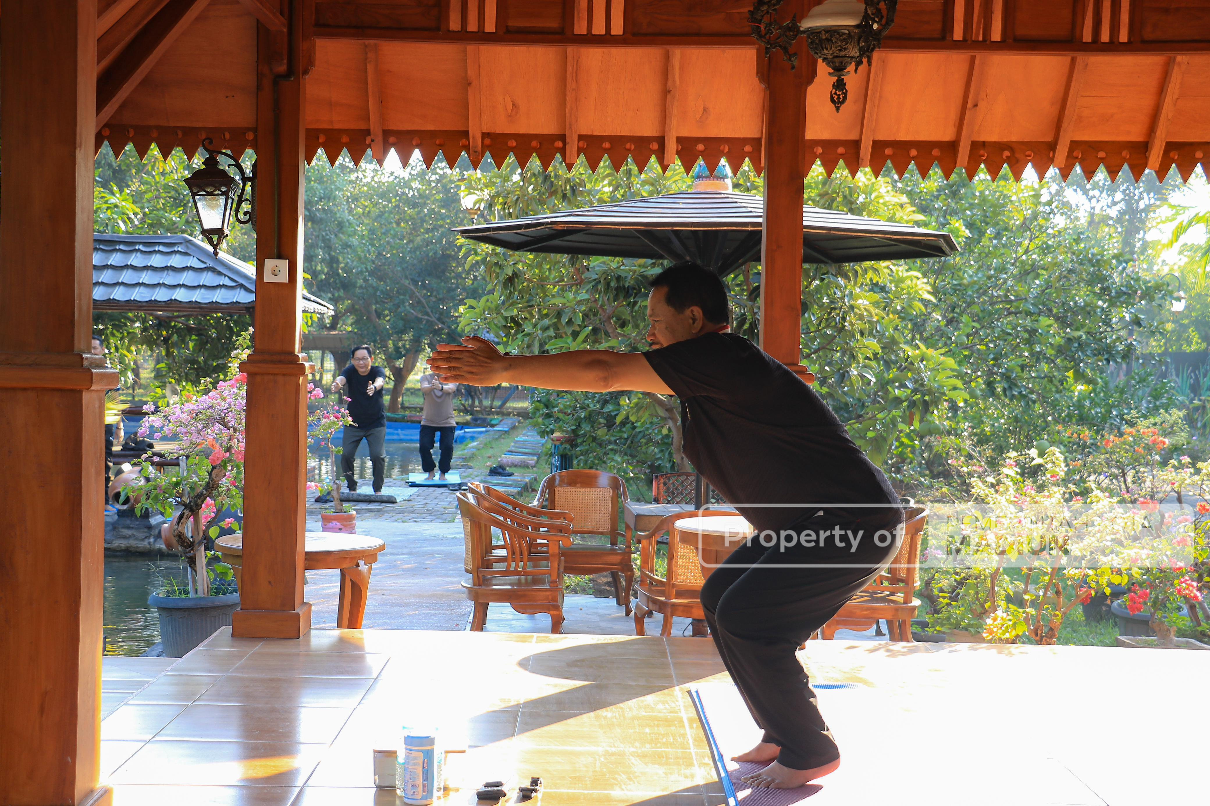 Wujudkan Aparatur Sehat dan Bugar Melalui Yoga