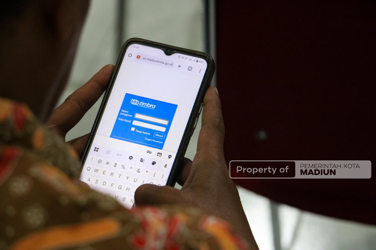 Dukung Digitalisasi Administrasi Pemerintahan, Dinas Kominfo Kota Madiun Jemput Bola Pembuatan Akun TTE di RSUD