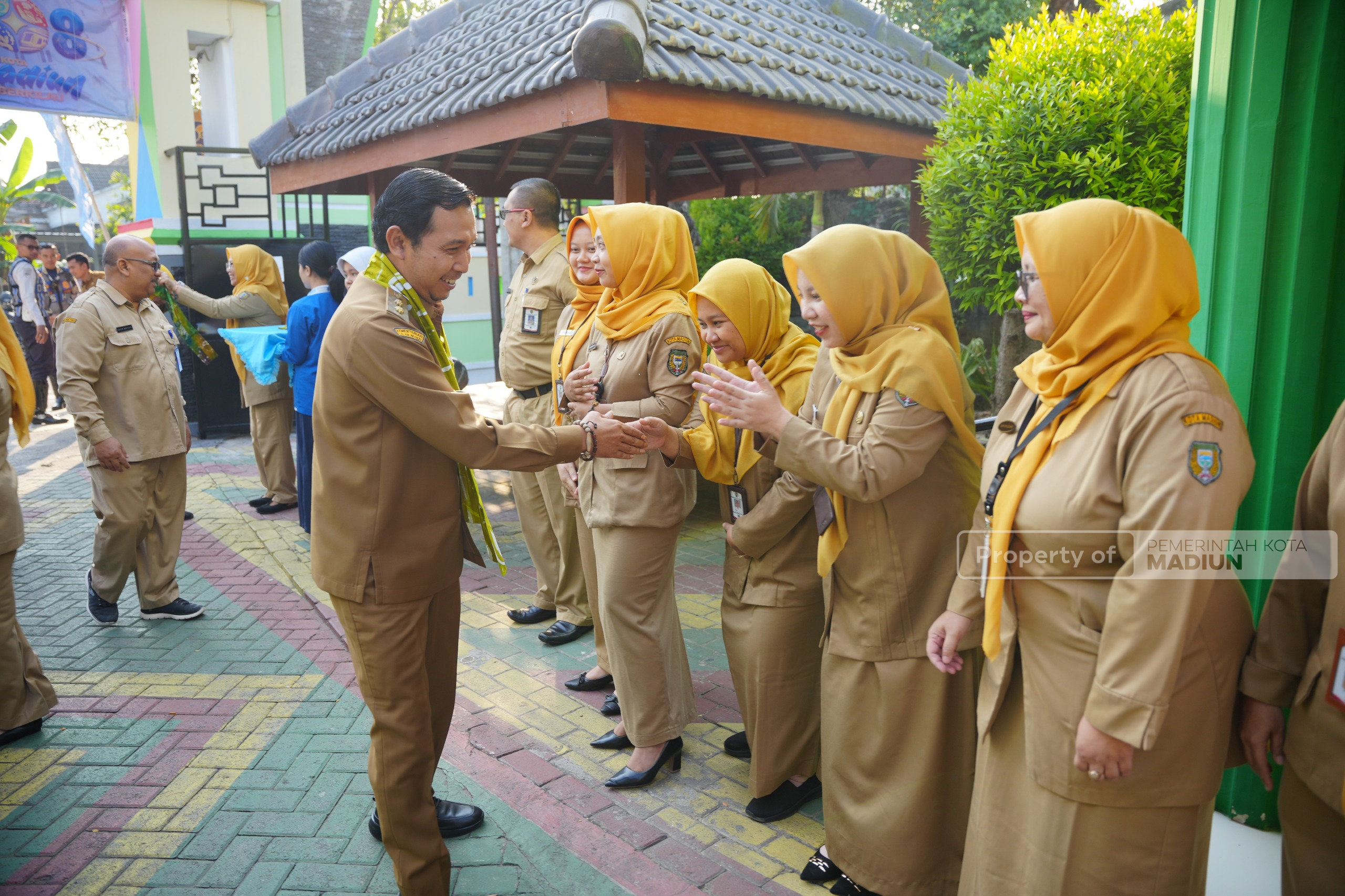 Kawal MPLS Perdana, Plt Wali Kota Dorong Terwujudnya Lingkungan Belajar yang Aman dan Berkarakter