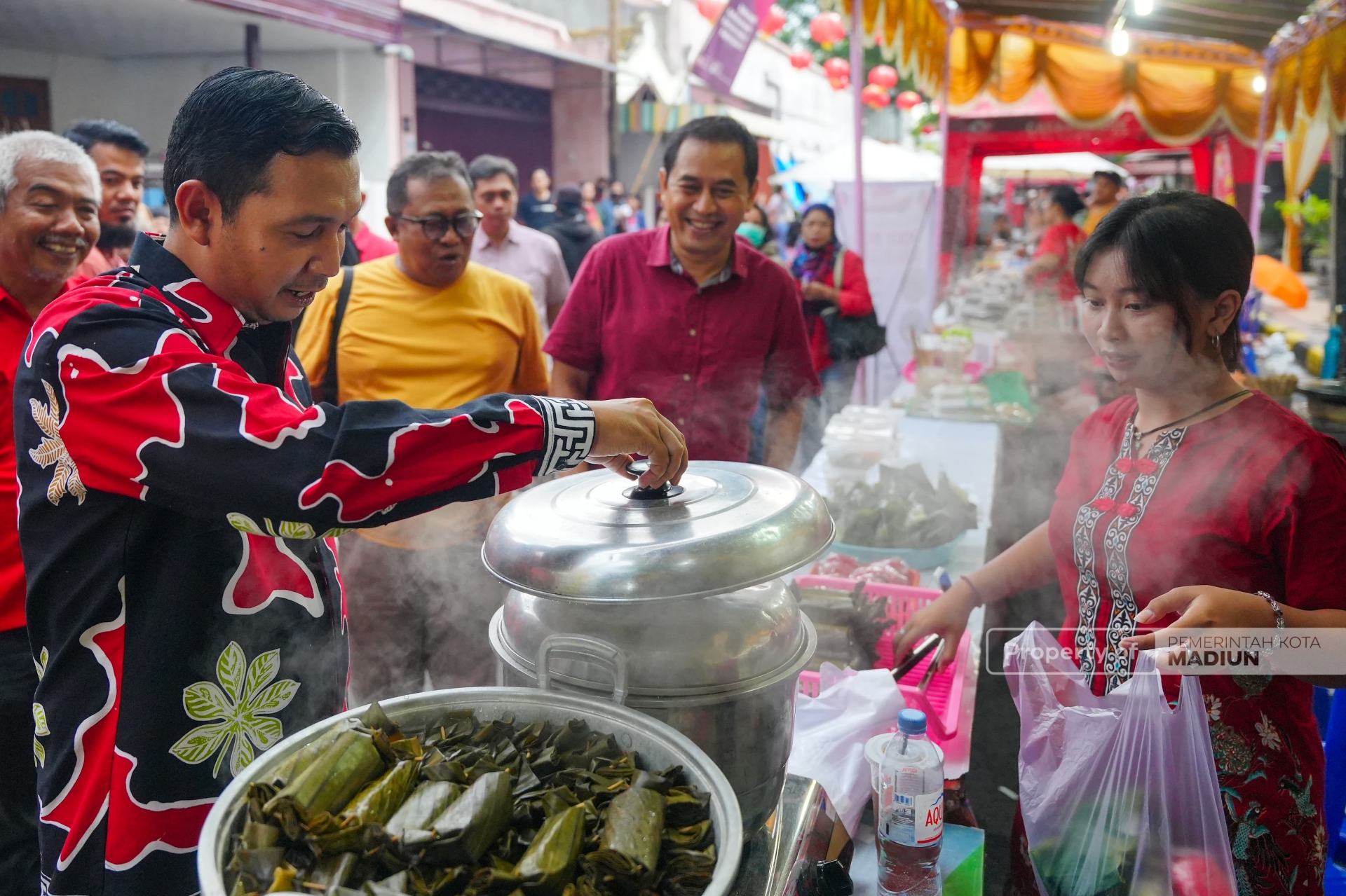 Bazar Imlek Barito Resmi Dibuka, Plt Wali Kota Madiun Dorong Kawasan Pecinan Jadi Destinasi Wisata Kuliner