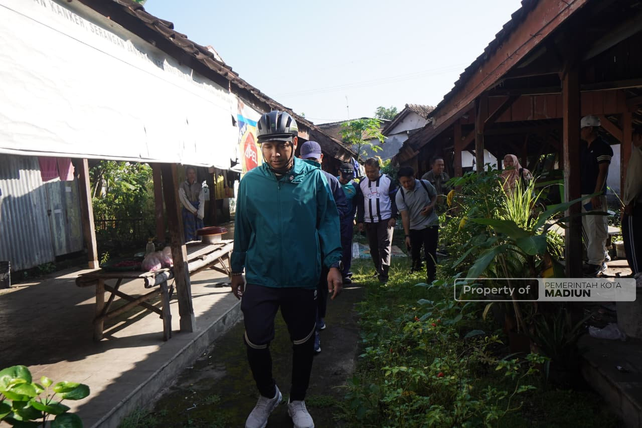 Tinjau Kawasan Perbatasan, Plt Wali Kota Madiun Tekankan Kualitas Infrastruktur Penunjang Ekonomi saat Gowes Pagi