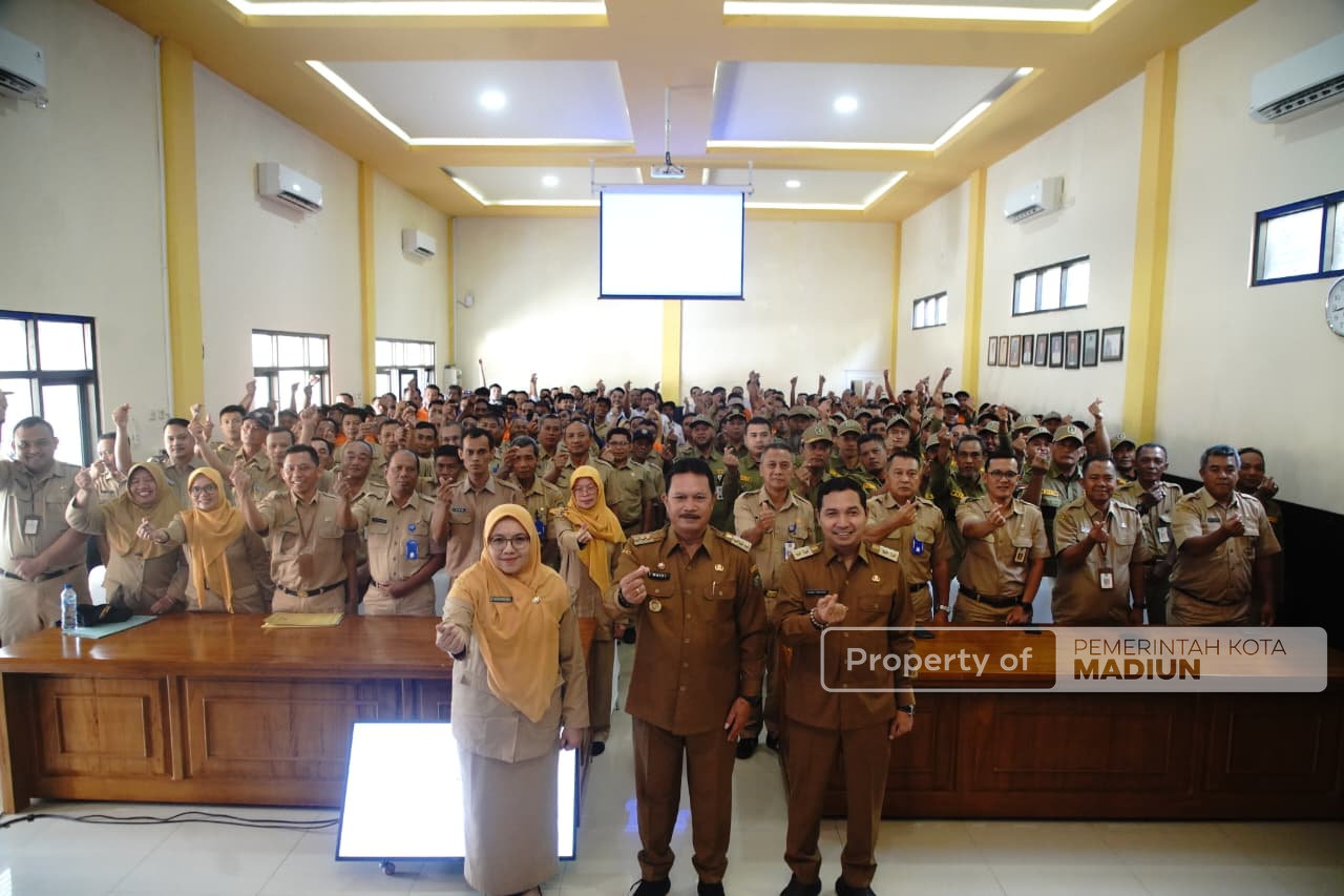 Beri Pembinaan Pegawai Dinas Perdagangan, Wali Kota Targetkan Pasar Tradisional Zero Sampah di 2026