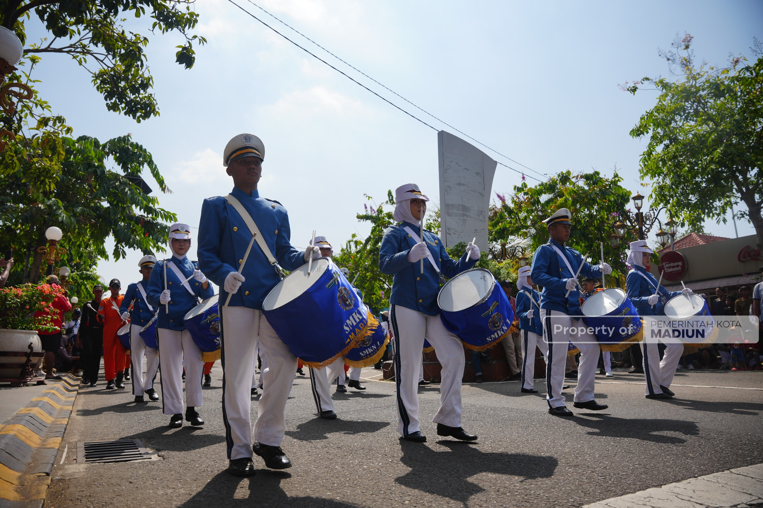 Parade Military Drumband Semarakkan HUT ke-108 Kota Madiun, Plt Wali Kota Harap Ekonomi Lokal Kian Bergeliat