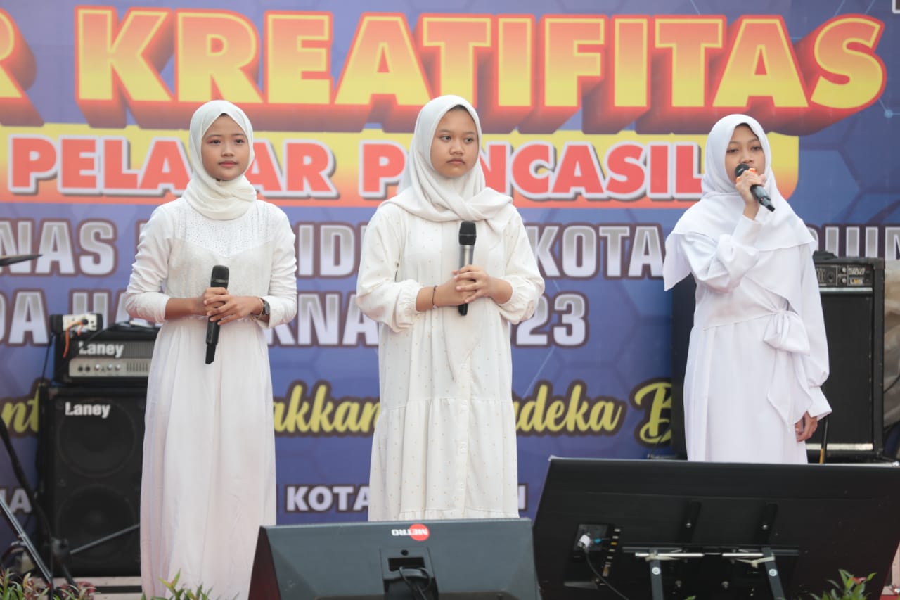 Tinjau Stand Pameran dan Saksikan Gelar Kreativitas Siswa, Wali Kota Harap Potensi Siswa Tersalurkan