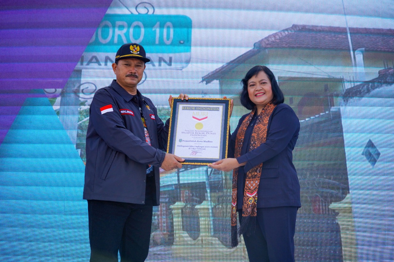 Sukses Pavingisasi Serentak 46 Ribu Meter, Kota Madiun Raih Rekor MURI