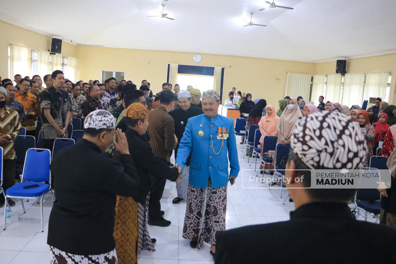 Hadiri Pembinaan Pegawai Kecamatan Taman, Wali Kota Madiun Tekankan Tiga Prioritas dalam Bekerja