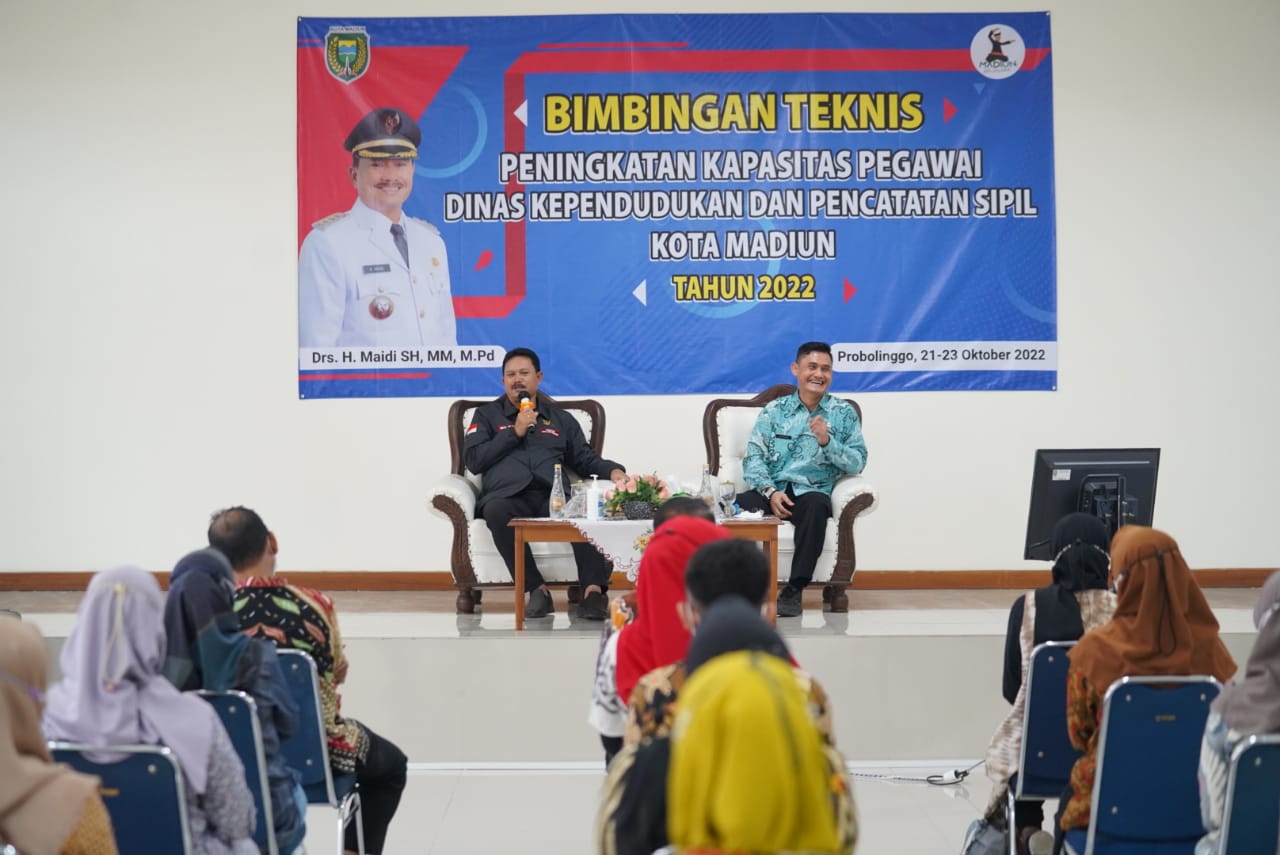 Beri Pengarahan Karyawan Dispendukcapil Kota Madiun, Wali Kota Harap Optimalkan Pelayanan