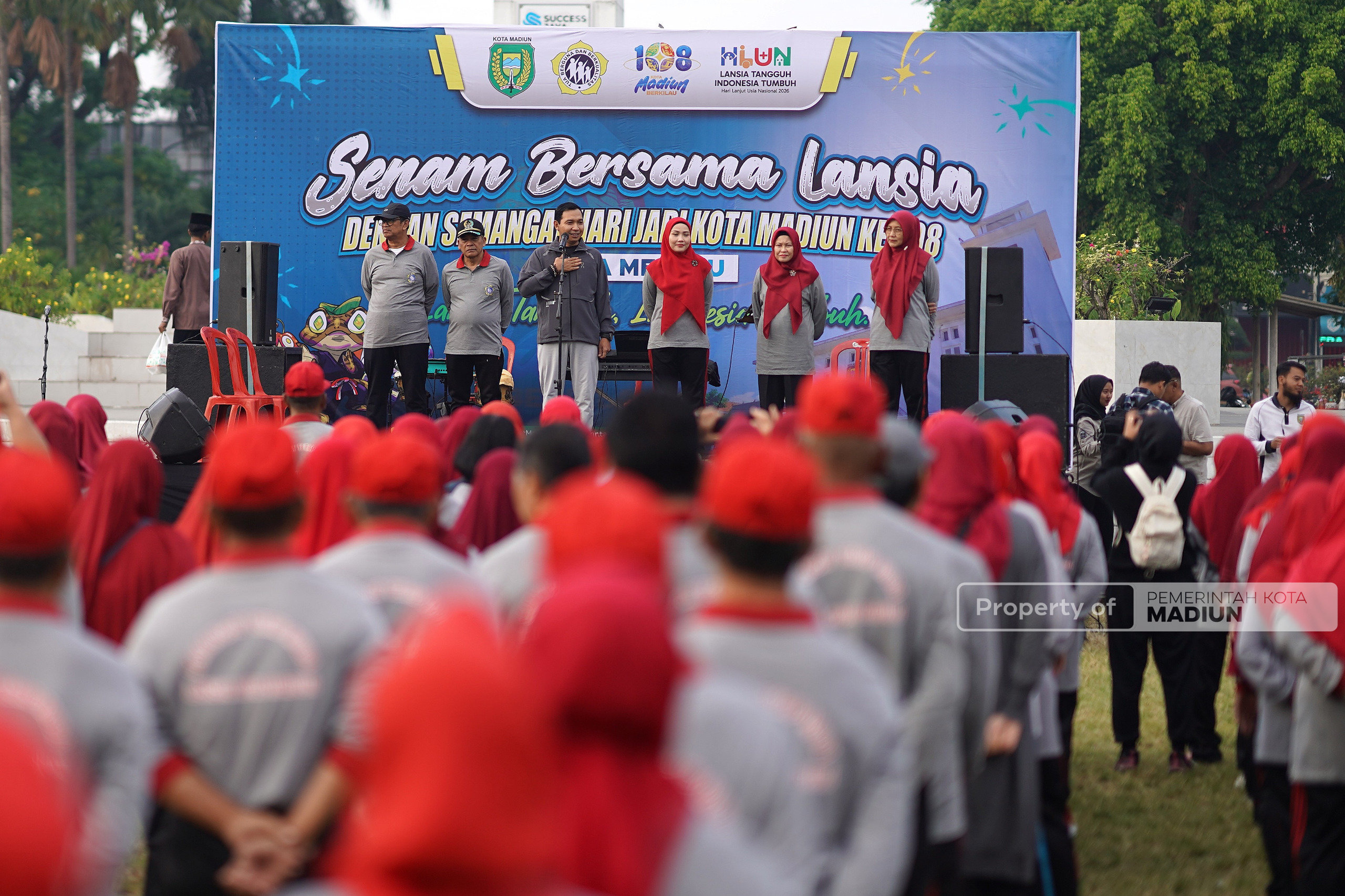 Plt Wali Kota Madiun Wujudkan Lansia Tangguh dan Tumbuh melalui Senam Bersama di Alun-Alun
