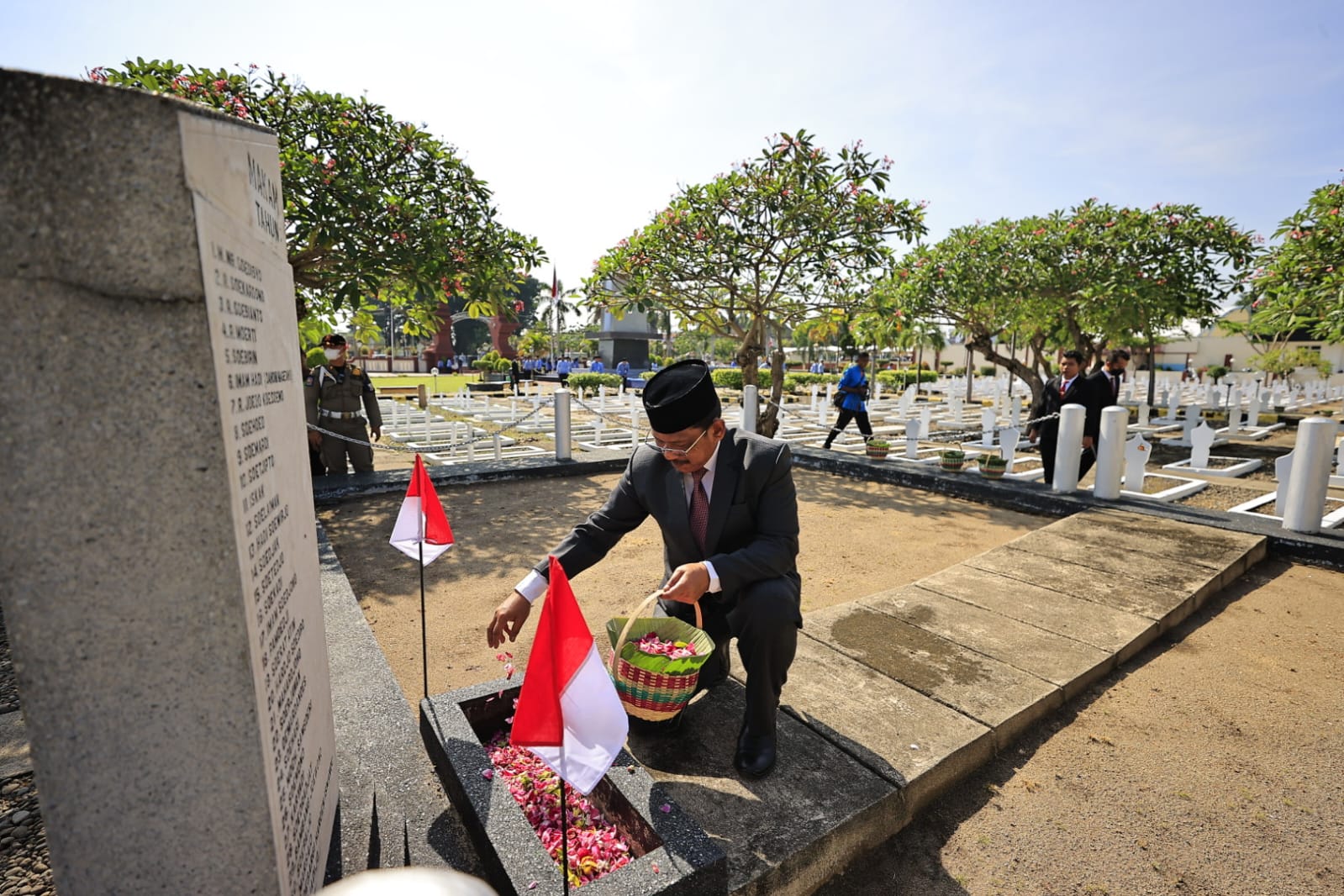 Kenang Jasa Para Pahlawan, Jajaran Pemkot Kota Madiun Gelar Tabur Bunga