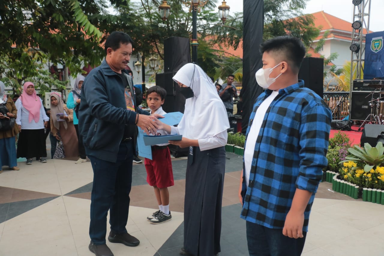 Tinjau Stand Pameran dan Saksikan Gelar Kreativitas Siswa, Wali Kota Harap Potensi Siswa Tersalurkan