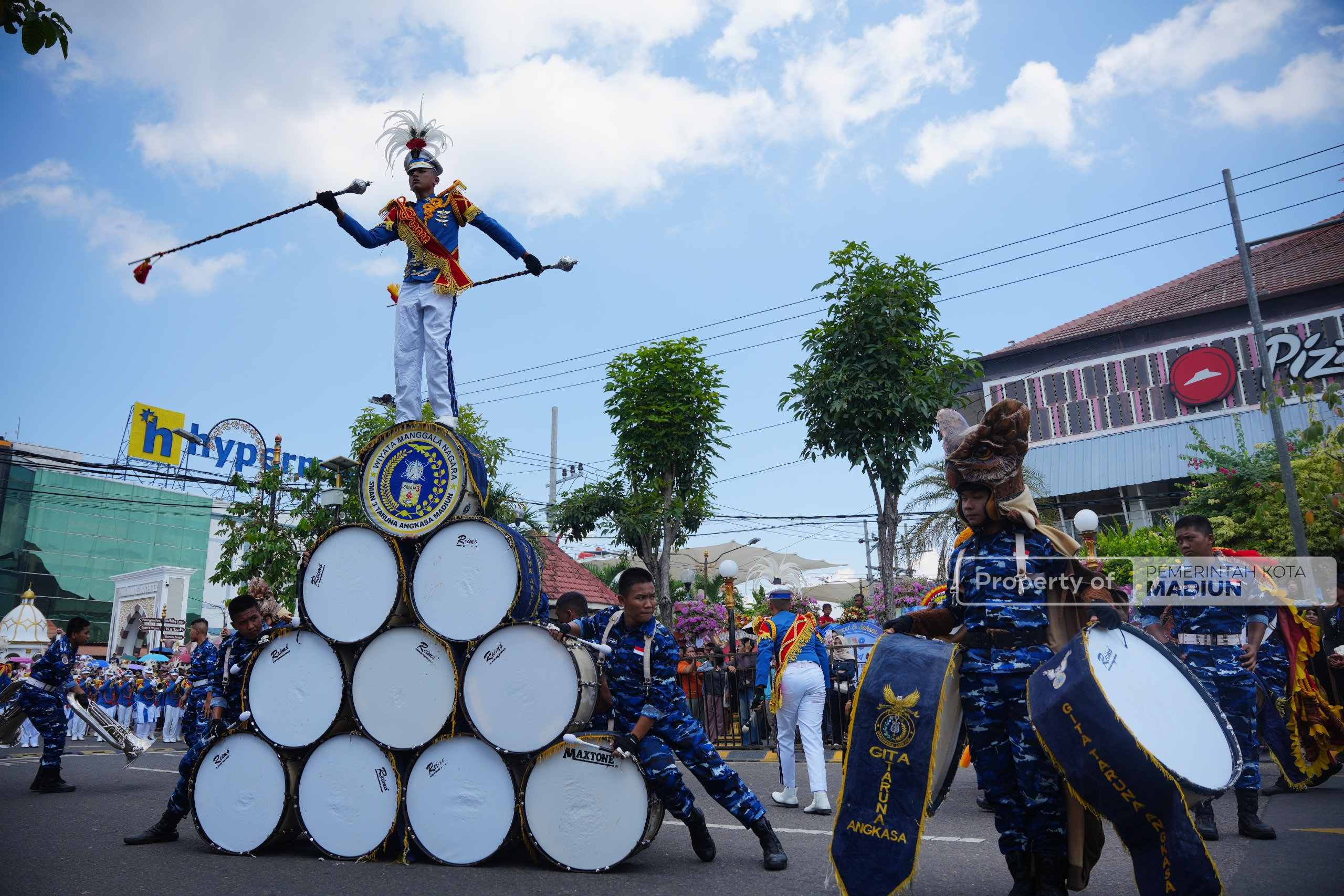 Parade Military Drumband Semarakkan HUT ke-108 Kota Madiun, Plt Wali Kota Harap Ekonomi Lokal Kian Bergeliat