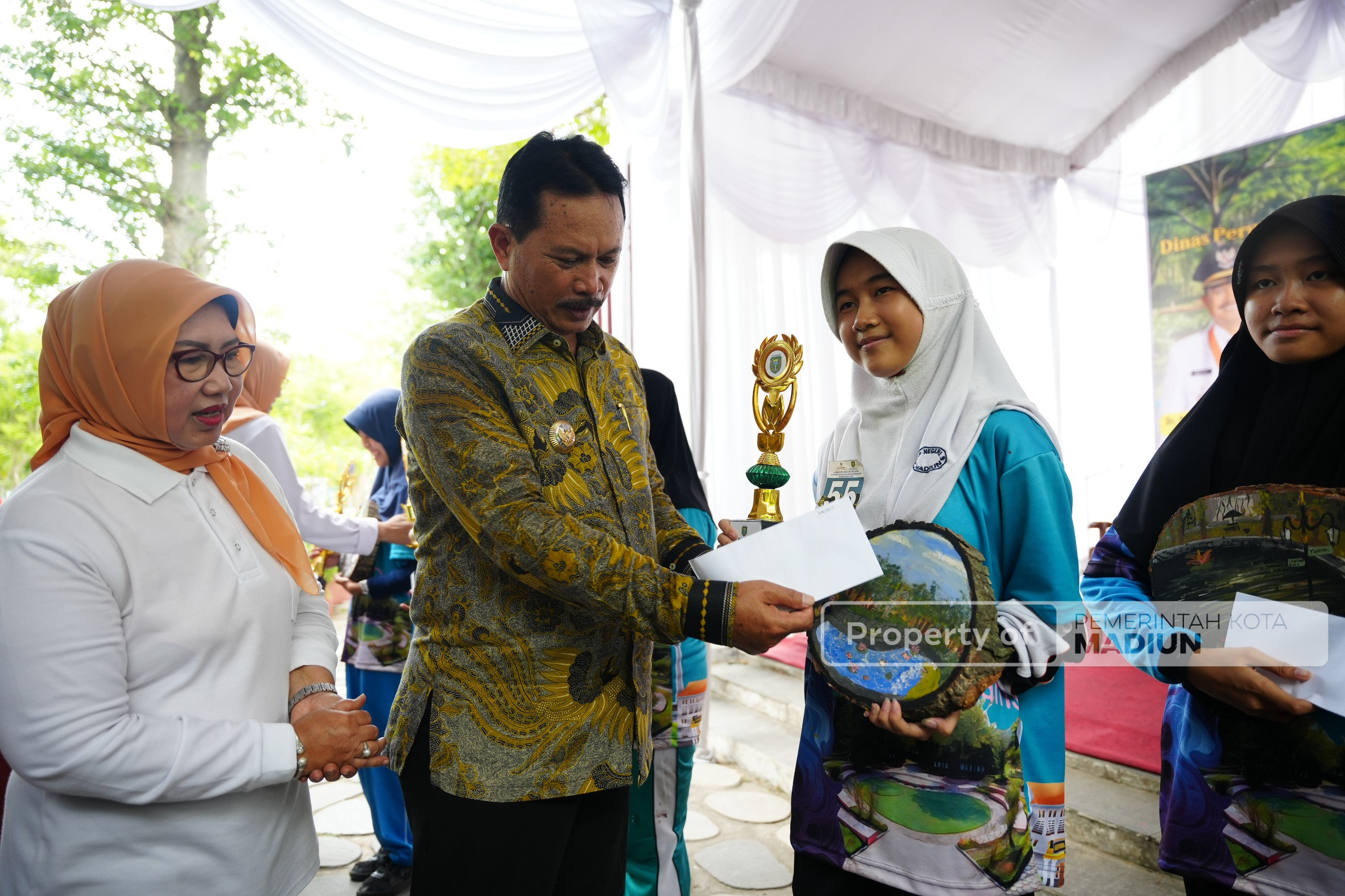 RTH Kota Madiun Jadi Wadah Kreativitas Pelajar, Wali Kota Dorong Seni Anak untuk Pelestarian Lingkungan