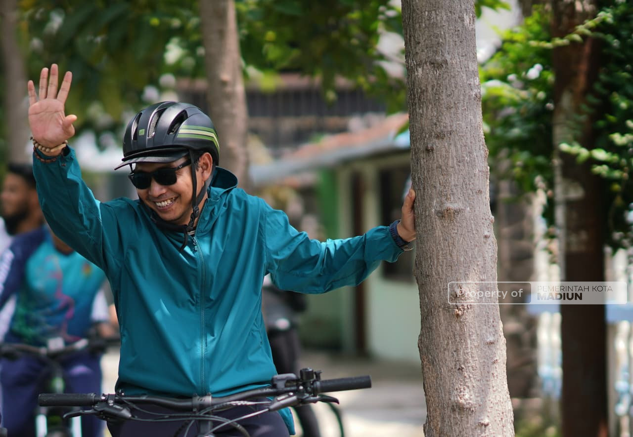 Tinjau Kawasan Perbatasan, Plt Wali Kota Madiun Tekankan Kualitas Infrastruktur Penunjang Ekonomi saat Gowes Pagi