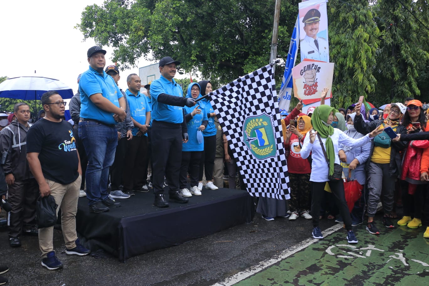 Berangkatkan Peserta Fun Walk, Wali Kota Apresiasi Semangat Peserta
