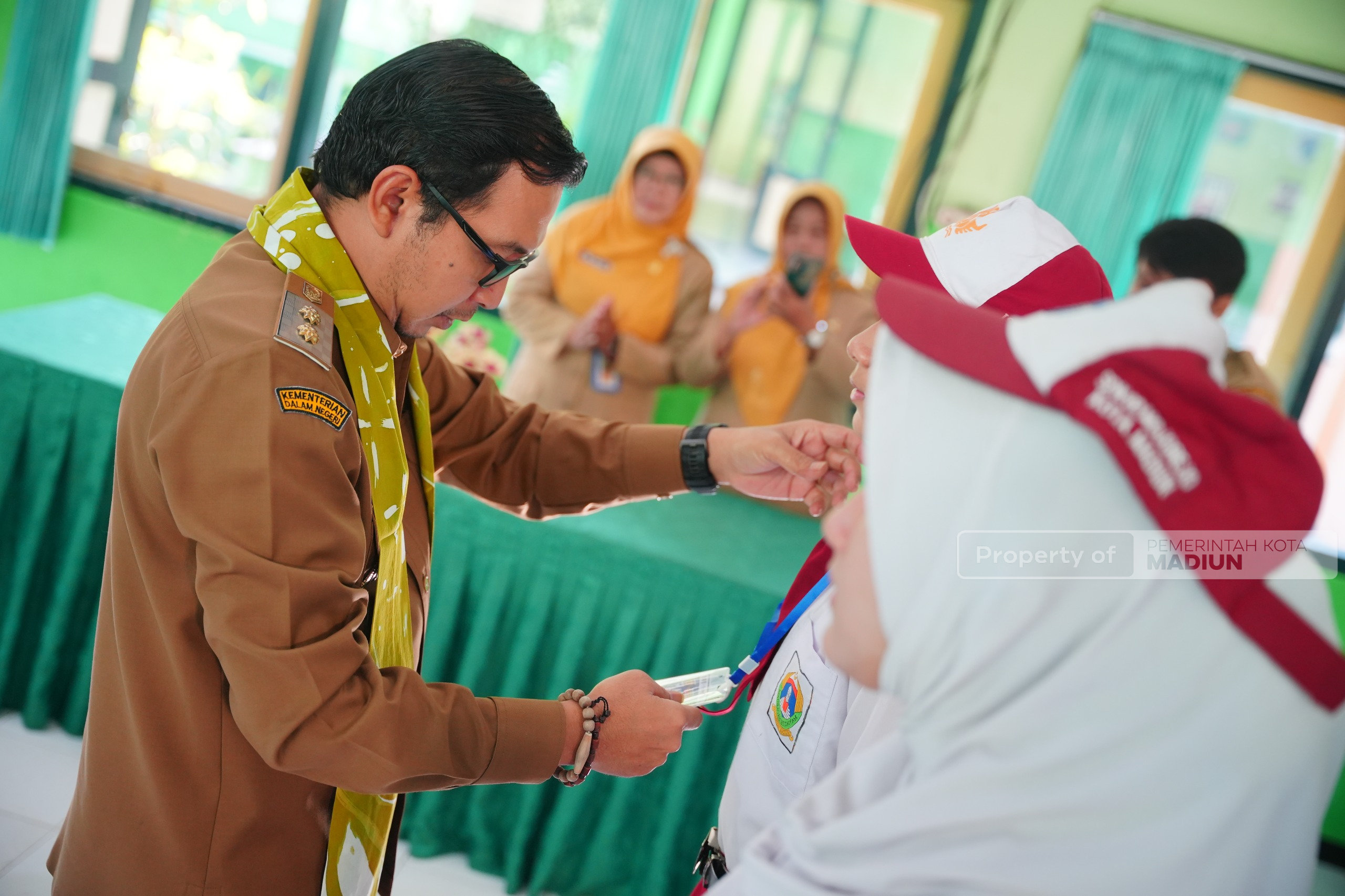 Kawal MPLS Perdana, Plt Wali Kota Dorong Terwujudnya Lingkungan Belajar yang Aman dan Berkarakter