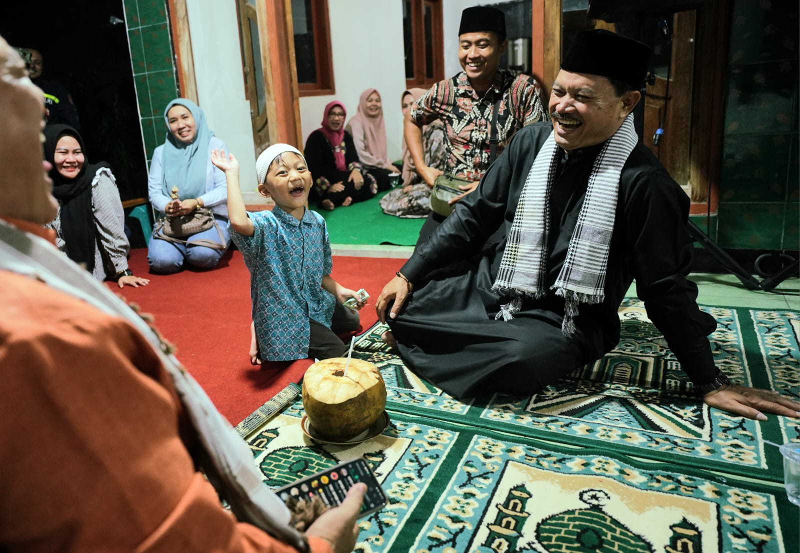 Gelar Safari Ramadhan, Wali Kota Ikuti Shalat Isya Dan Tarawih Di Mushola Al Ikhlas Bersama Warga
