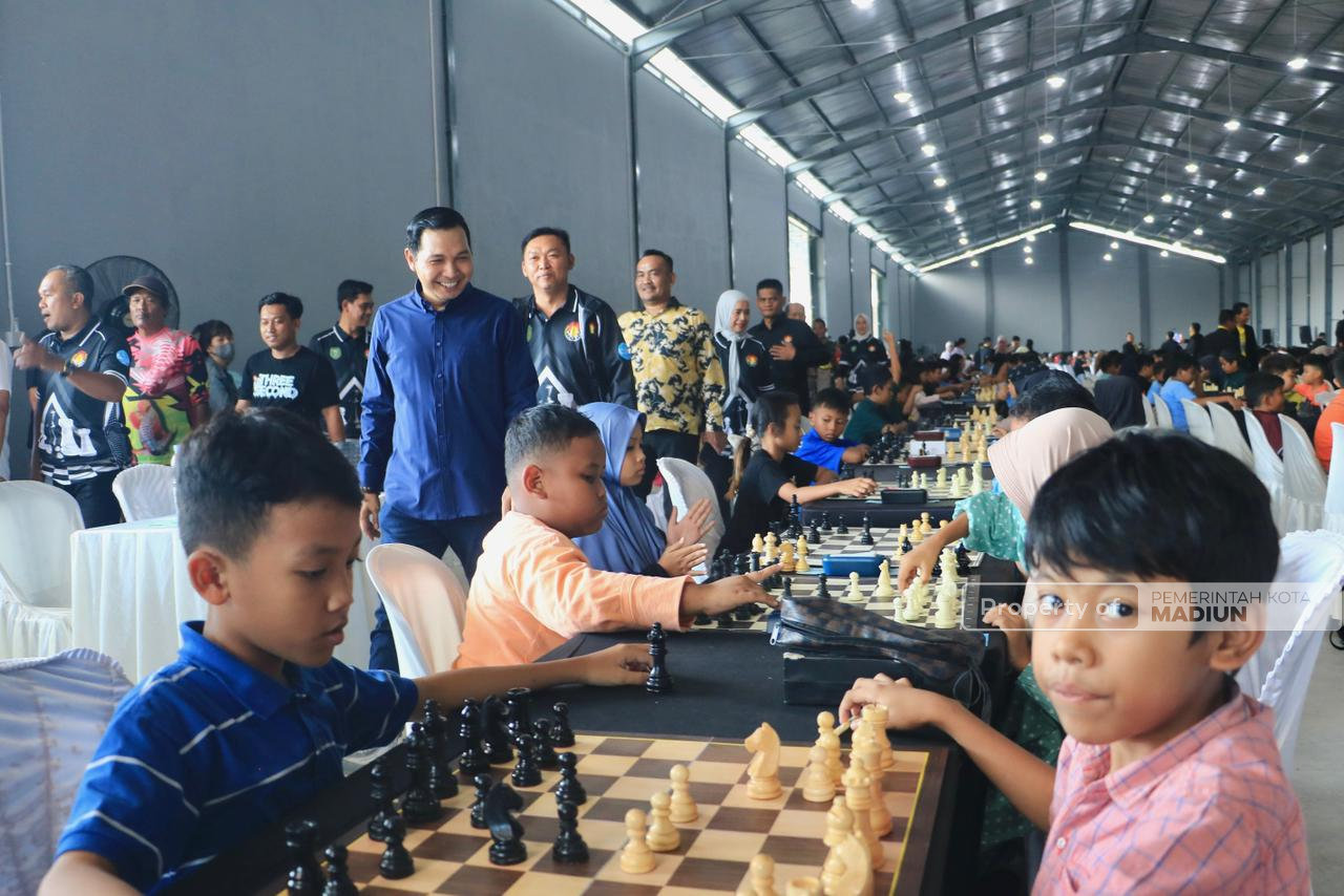 Buka Turnamen Catur dan Resmikan Pabrik Baru, Plt Wali Kota Madiun Harap Investasi dan Pembinaan Atlet Makin Berkembang