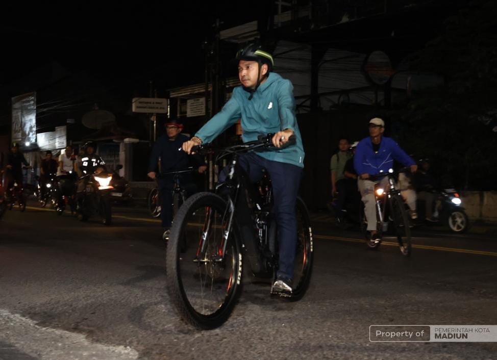 Pantau Kota Sambil Gowes, Plt Wali Kota Madiun Cek Keamanan dan Lalu Lintas Jelang Lebaran