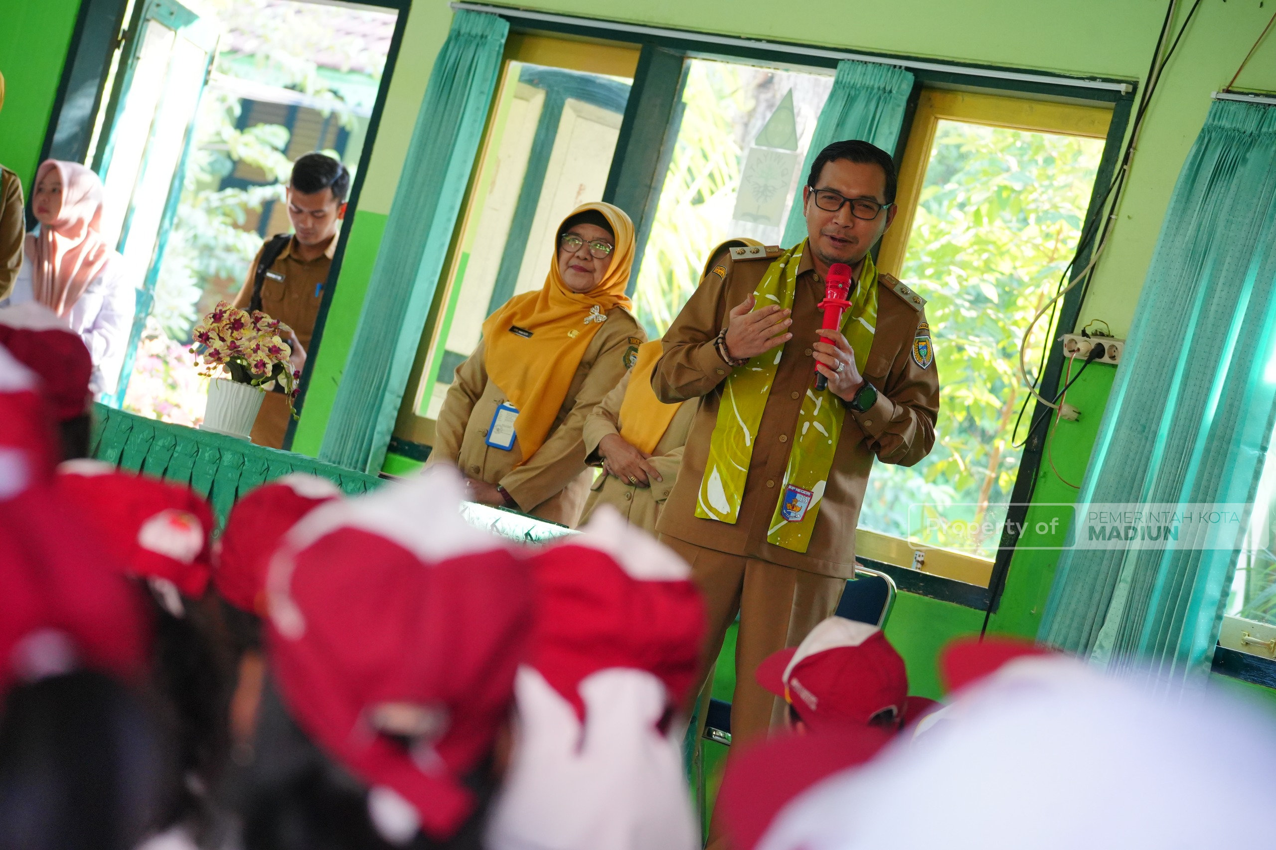 Kawal MPLS Perdana, Plt Wali Kota Dorong Terwujudnya Lingkungan Belajar yang Aman dan Berkarakter